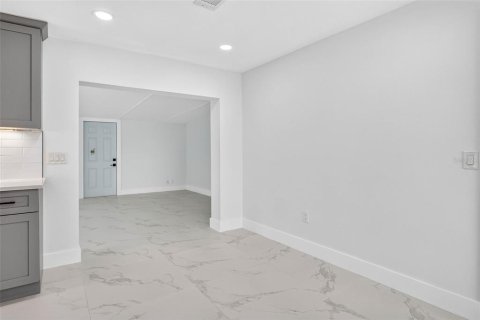 Villa ou maison à vendre à Port Charlotte, Floride: 4 chambres, 177.81 m2 № 2351612 - photo 13