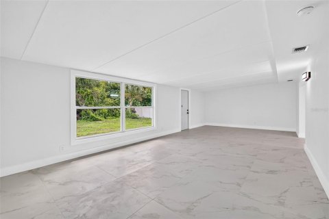 Villa ou maison à vendre à Port Charlotte, Floride: 4 chambres, 177.81 m2 № 2351612 - photo 24
