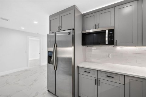 Villa ou maison à vendre à Port Charlotte, Floride: 4 chambres, 177.81 m2 № 2351612 - photo 18