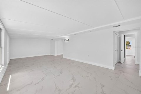 Villa ou maison à vendre à Port Charlotte, Floride: 4 chambres, 177.81 m2 № 2351612 - photo 23