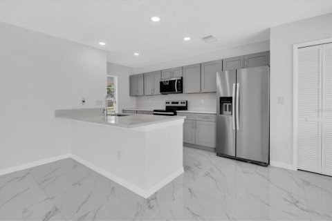 House in Tampa, Florida 3 bedrooms, 146.51 sq.m. № 1837474 - photo 11