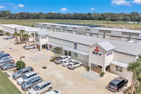 Propiedad comercial en alquiler en Oxford, Florida, 696.77 m2 № 1534192 - foto 3
