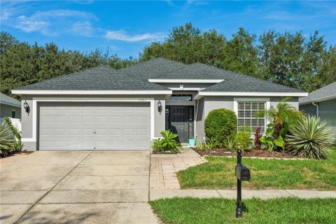 House in Land O' Lakes, Florida 3 bedrooms, 129.51 sq.m. № 2295049