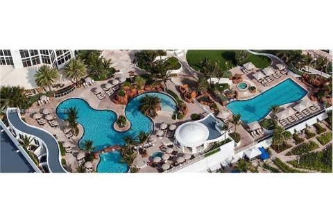 Condo in Sunny Isles Beach, Florida  № 1730041 - photo 9
