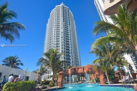 Condo in Sunny Isles Beach, Florida  № 1730041 - photo 2