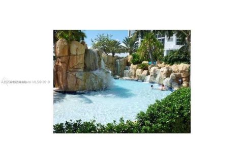 Condo in Sunny Isles Beach, Florida  № 1730041 - photo 5