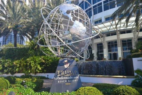Condo in Sunny Isles Beach, Florida  № 1730041 - photo 10