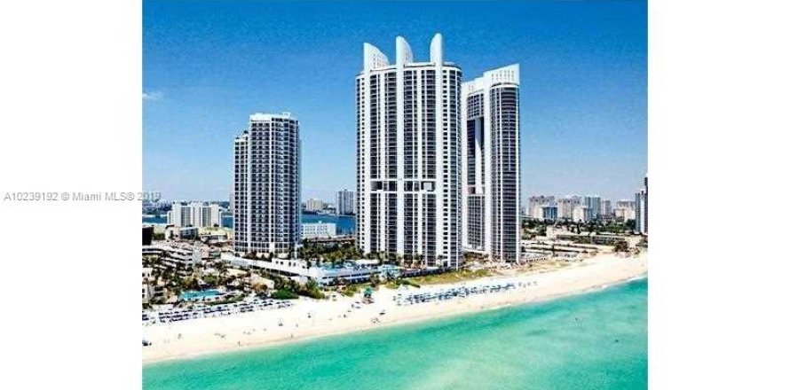 Studio in the Condo in Sunny Isles Beach, Florida № 1730041