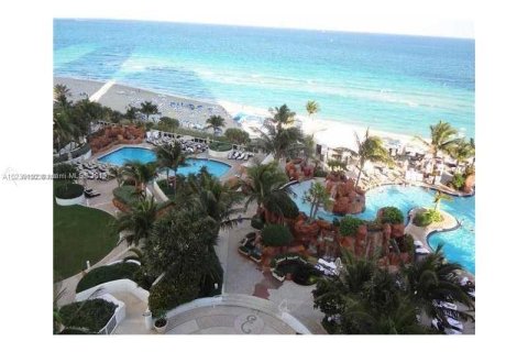 Condo in Sunny Isles Beach, Florida  № 1730041 - photo 7