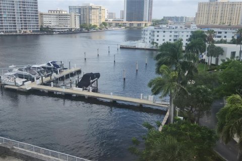 Condominio en venta en Hallandale Beach, Florida, 1 dormitorio, 74.14 m2 № 2057563 - foto 4