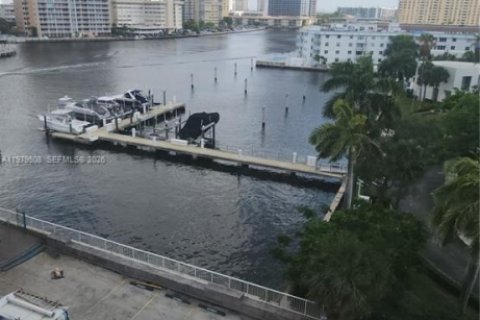 Condominio en venta en Hallandale Beach, Florida, 1 dormitorio, 74.14 m2 № 2057563 - foto 26