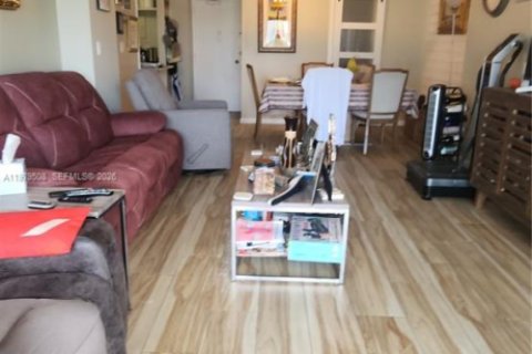 Condominio en venta en Hallandale Beach, Florida, 1 dormitorio, 74.14 m2 № 2057563 - foto 21