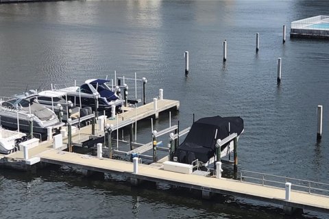 Condominio en Hallandale Beach, Florida, 1 dormitorio  № 2057563