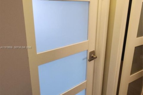 Condominio en venta en Hallandale Beach, Florida, 1 dormitorio, 74.14 m2 № 2057563 - foto 22