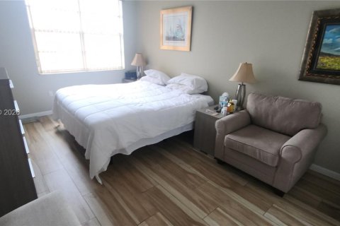 Condominio en venta en Hallandale Beach, Florida, 1 dormitorio, 74.14 m2 № 2057563 - foto 12