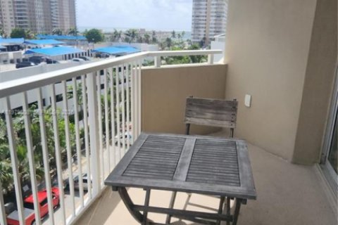 Condominio en venta en Hallandale Beach, Florida, 1 dormitorio, 74.14 m2 № 2057563 - foto 25