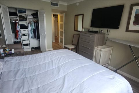 Condominio en venta en Hallandale Beach, Florida, 1 dormitorio, 74.14 m2 № 2057563 - foto 10