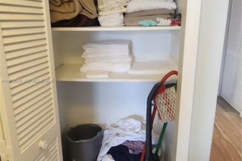 Condominio en venta en Hallandale Beach, Florida, 1 dormitorio, 74.14 m2 № 2057563 - foto 23