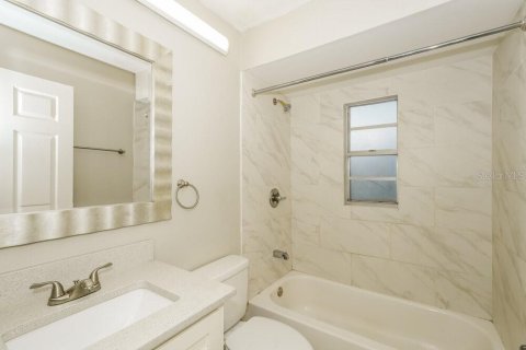 Villa ou maison à louer à Brandon, Floride: 3 chambres, 115.57 m2 № 2157265 - photo 15