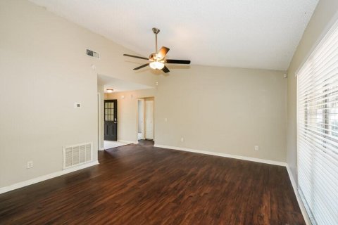 Villa ou maison à louer à Brandon, Floride: 3 chambres, 115.57 m2 № 2157265 - photo 4