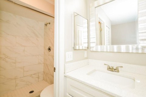 Villa ou maison à louer à Brandon, Floride: 3 chambres, 115.57 m2 № 2157265 - photo 12