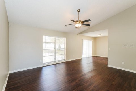 Villa ou maison à louer à Brandon, Floride: 3 chambres, 115.57 m2 № 2157265 - photo 3