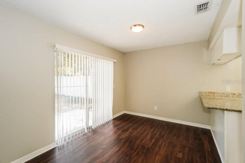 Villa ou maison à louer à Brandon, Floride: 3 chambres, 115.57 m2 № 2157265 - photo 6