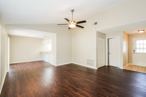 Villa ou maison à louer à Brandon, Floride: 3 chambres, 115.57 m2 № 2157265 - photo 5