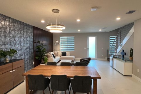 Adosado en alquiler en Doral, Florida, 3 dormitorios, 151.24 m2 № 2055354 - foto 9