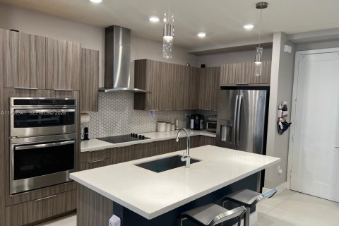 Adosado en alquiler en Doral, Florida, 3 dormitorios, 151.24 m2 № 2055354 - foto 13