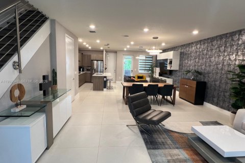 Таунхаус в LANDMARK в Дорал, Флорида 3 спальни, 151.24м2 № 2055354