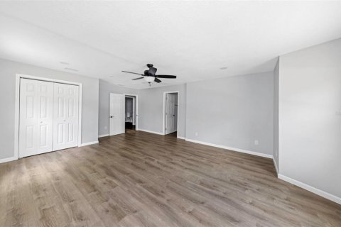 Casa en venta en New Port Richey, Florida, 6 dormitorios, 191.19 m2 № 2094907 - foto 16