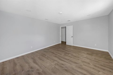Casa en venta en New Port Richey, Florida, 6 dormitorios, 191.19 m2 № 2094907 - foto 27