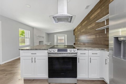Casa en venta en New Port Richey, Florida, 6 dormitorios, 191.19 m2 № 2094907 - foto 11