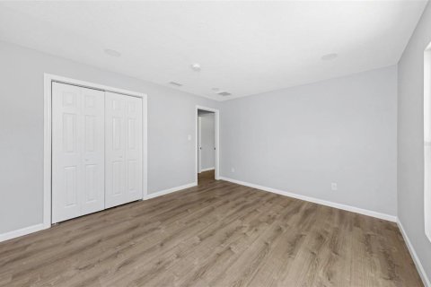 Casa en venta en New Port Richey, Florida, 6 dormitorios, 191.19 m2 № 2094907 - foto 21
