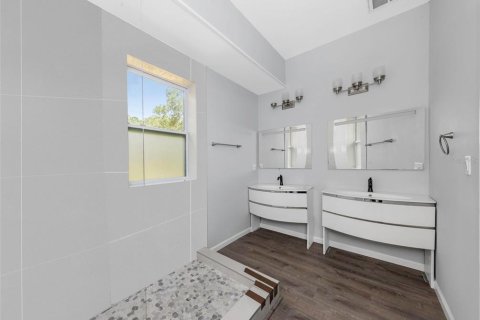 Casa en venta en New Port Richey, Florida, 6 dormitorios, 191.19 m2 № 2094907 - foto 30