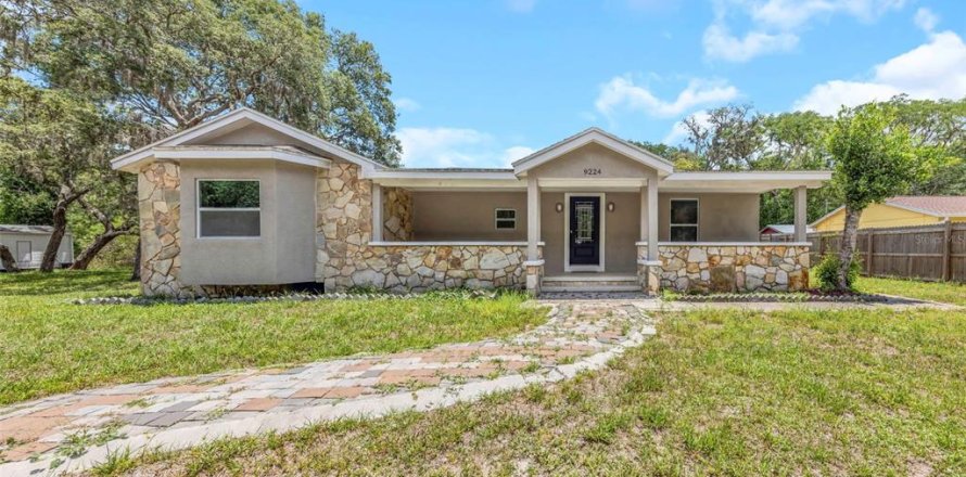 Casa en New Port Richey, Florida 6 dormitorios, 191.19 m2 № 2094907