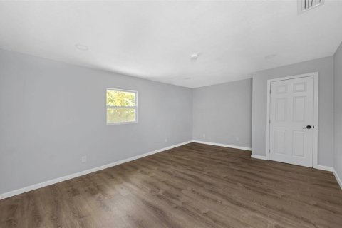 Casa en venta en New Port Richey, Florida, 6 dormitorios, 191.19 m2 № 2094907 - foto 24