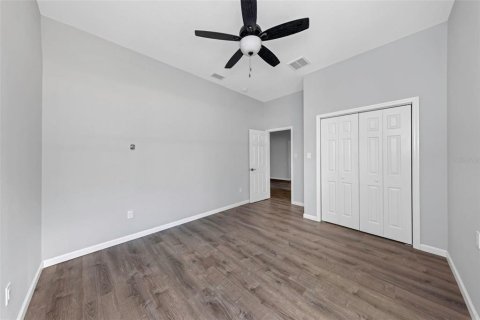 Casa en venta en New Port Richey, Florida, 6 dormitorios, 191.19 m2 № 2094907 - foto 25