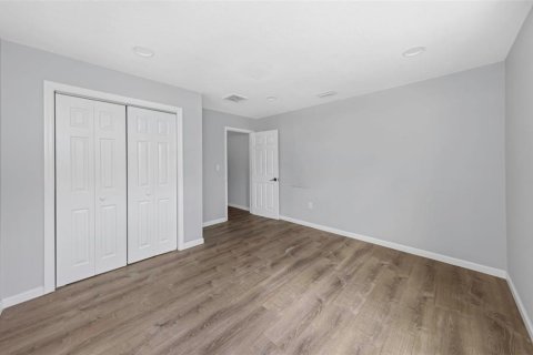 Casa en venta en New Port Richey, Florida, 6 dormitorios, 191.19 m2 № 2094907 - foto 23