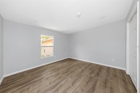Casa en venta en New Port Richey, Florida, 6 dormitorios, 191.19 m2 № 2094907 - foto 20