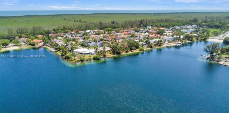 Terreno en Cutler Bay, Florida № 2050769