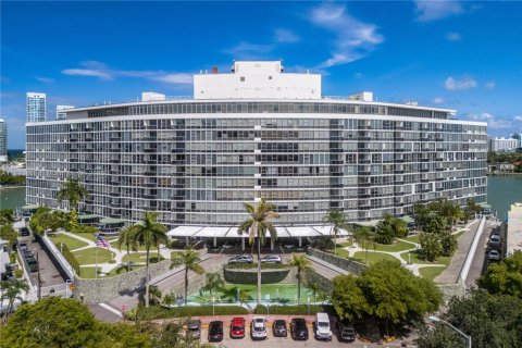 Condo in Miami Beach, Florida, 2 bedrooms  № 1826066 - photo 17