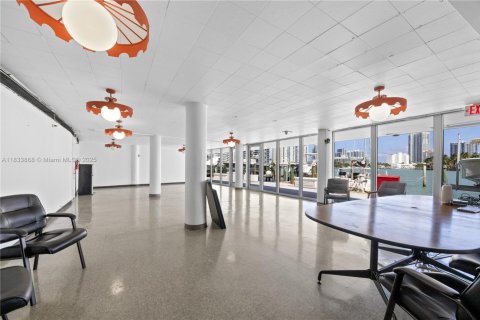 Condo in Miami Beach, Florida, 2 bedrooms  № 1826066 - photo 26