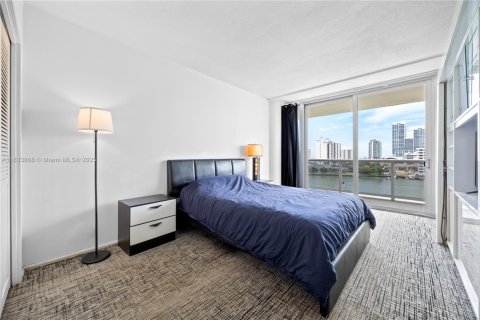 Condo in Miami Beach, Florida, 2 bedrooms  № 1826066 - photo 10