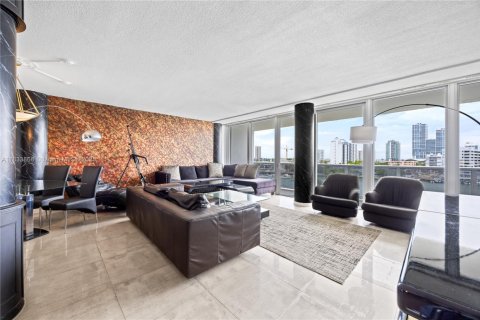 Condo in Miami Beach, Florida, 2 bedrooms  № 1826066 - photo 2