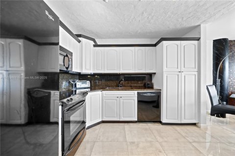 Condo in Miami Beach, Florida, 2 bedrooms  № 1826066 - photo 6