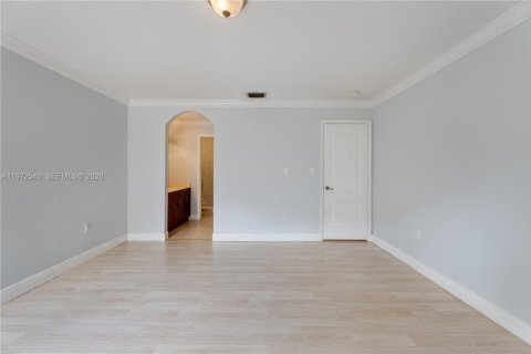 Снять в аренду виллу или дом в Майами, Флорида 4 спальни, 145.67м2, № 2048518 - фото 24