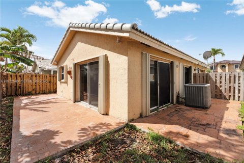 Снять в аренду виллу или дом в Майами, Флорида 4 спальни, 145.67м2, № 2048518 - фото 27