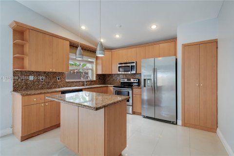 Снять в аренду виллу или дом в Майами, Флорида 4 спальни, 145.67м2, № 2048518 - фото 11